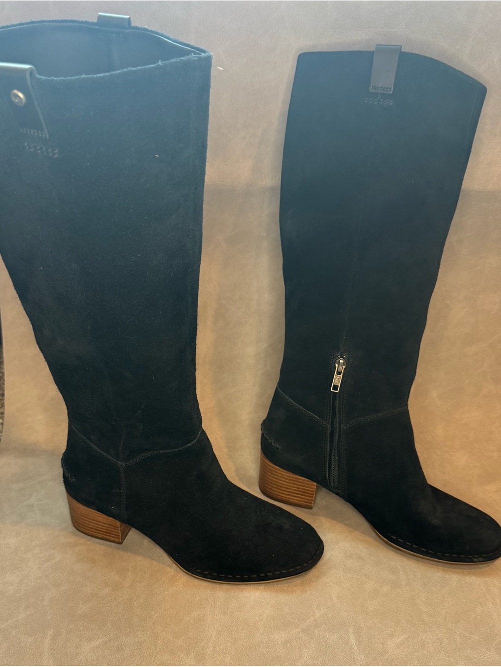 UGG 1104632 Women’s Black Suede Knee High Block Heel Boots Side Zip Size 7